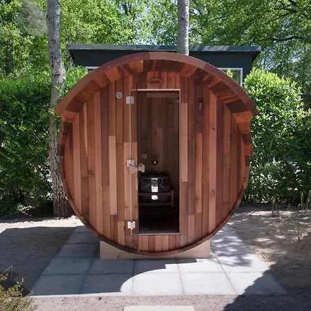 Zen-Bungalow No 2 Met Sauna En Hottub Rheezerveen Exterior photo